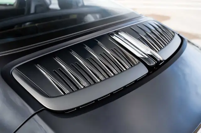 Porsche 911 view 6