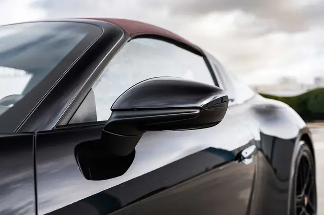Porsche 911 view 10