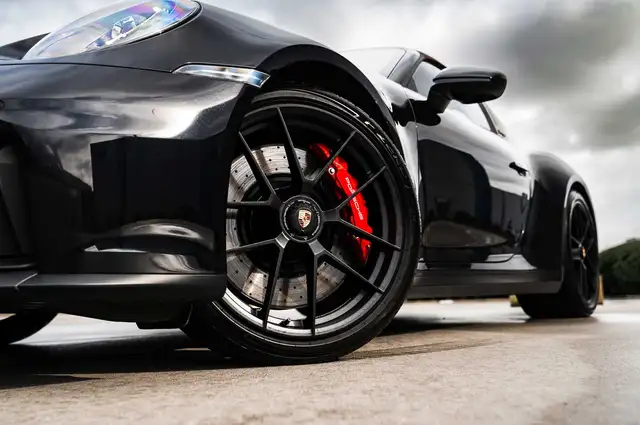Porsche 911 view 8