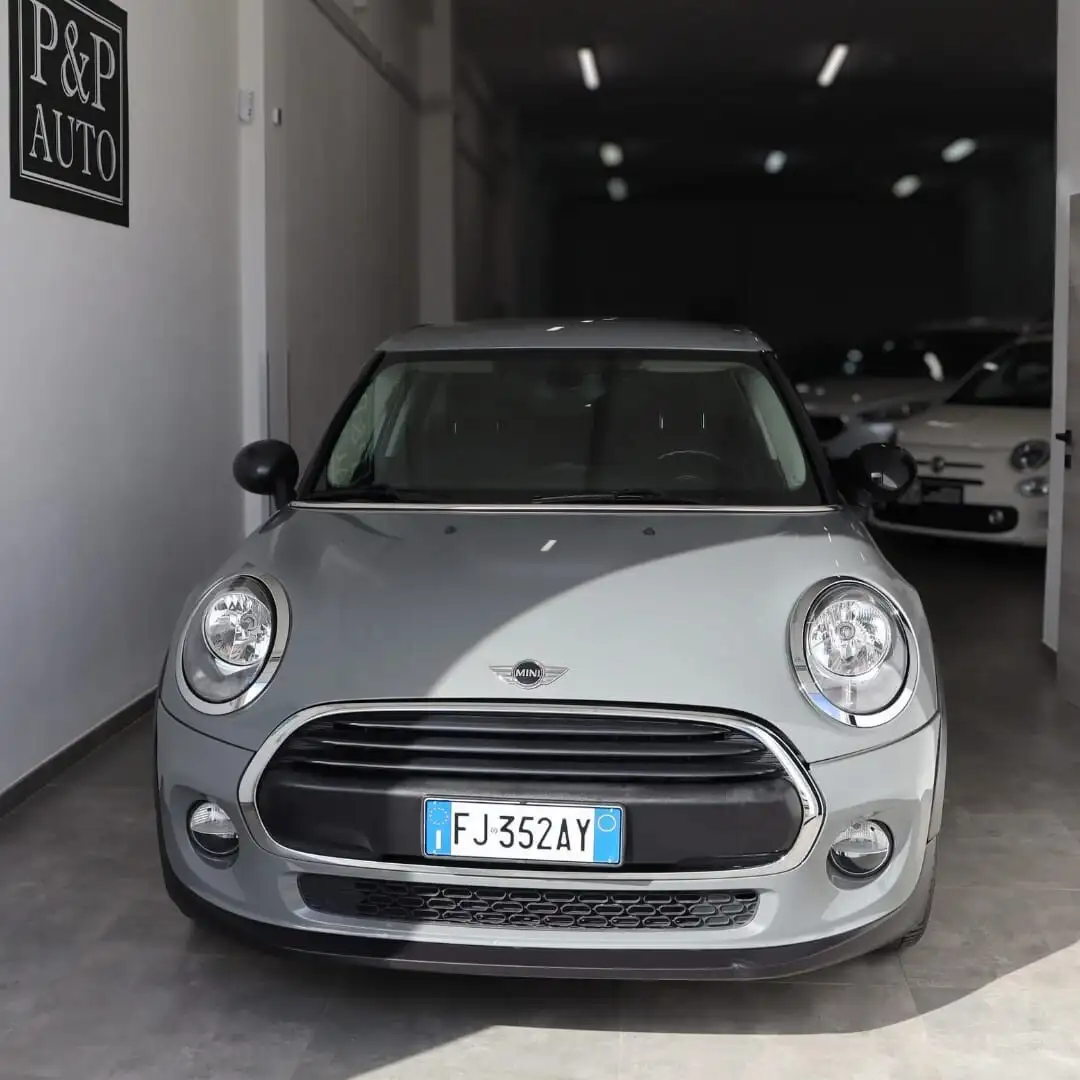 MINI Mini 1.5 Cooper D 5 porte Gris - 1