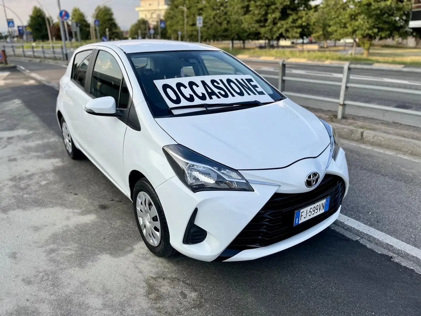Toyota Yaris 5p 1.0 Trend White Edition PREZZO REALE!! - 1