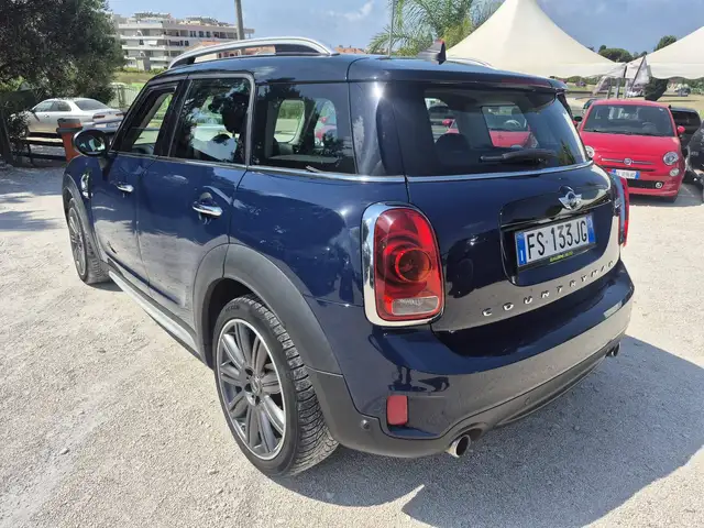 Mini Countryman view 2