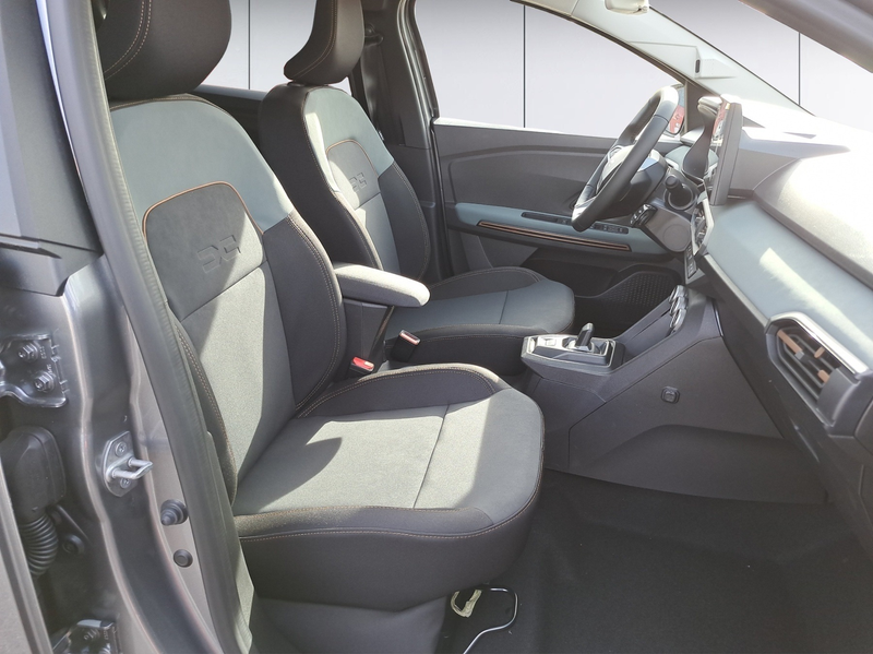Dacia Jogger Extreme hybrid 155 — photo 8