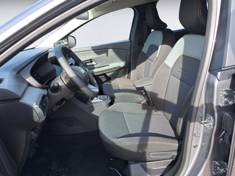 Dacia Jogger Extreme hybrid 155 — photo 11