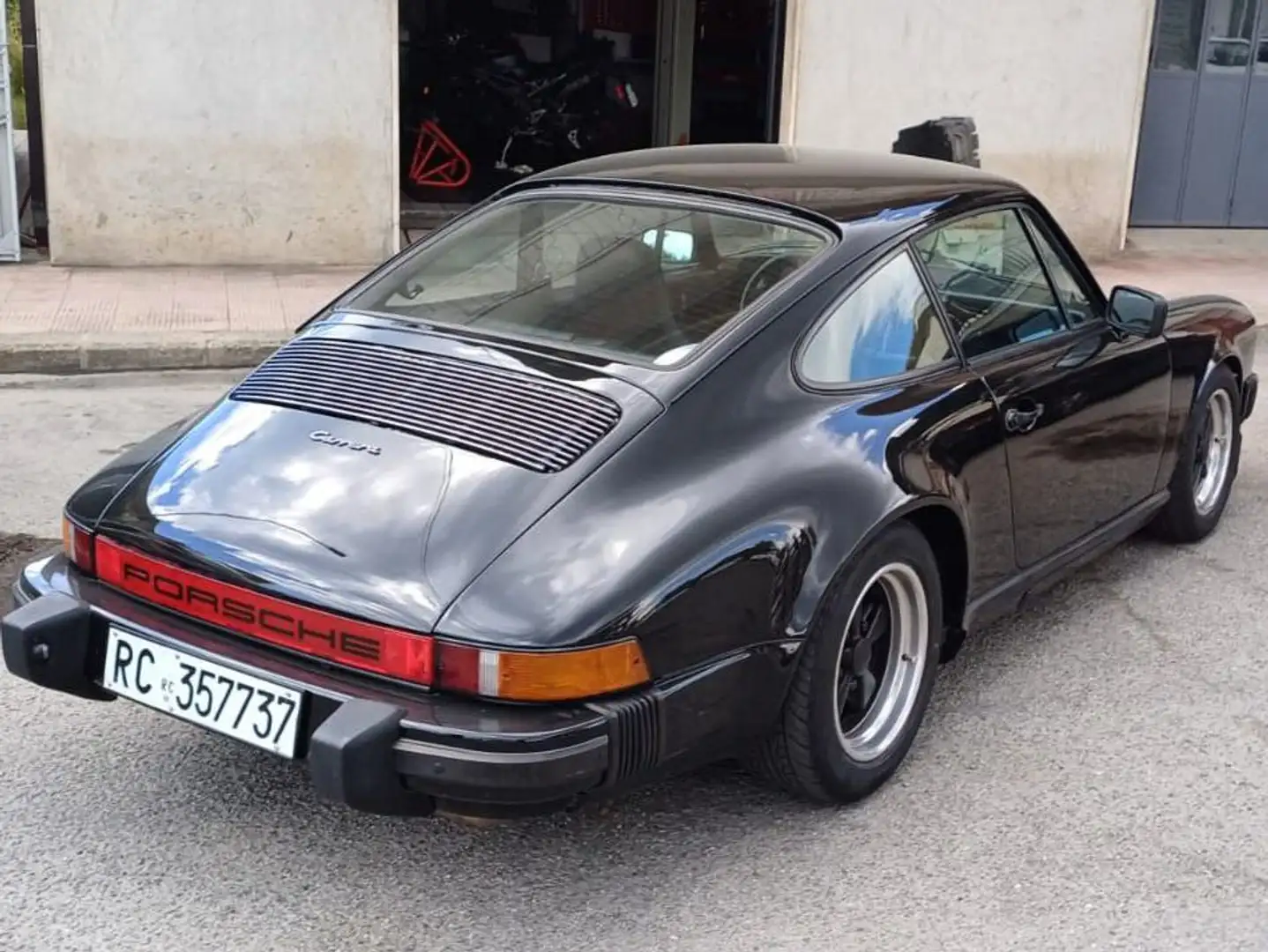 Porsche 911 Чорний - 2