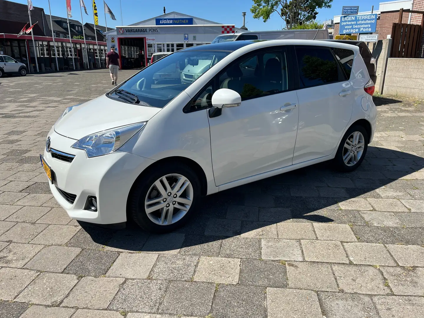 Toyota Verso-S Verso-S 1.3 VVT-i Dynamic Білий - 1