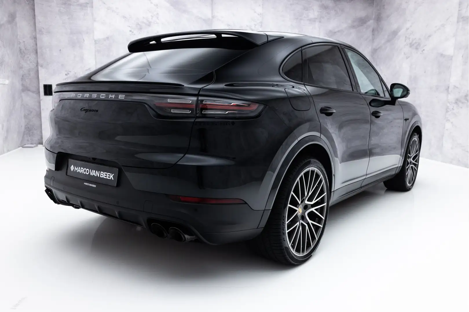 Porsche Cayenne Coupé 3.0 E-Hybrid | Pano | Head-Up | E-Trekhaak | Noir - 2