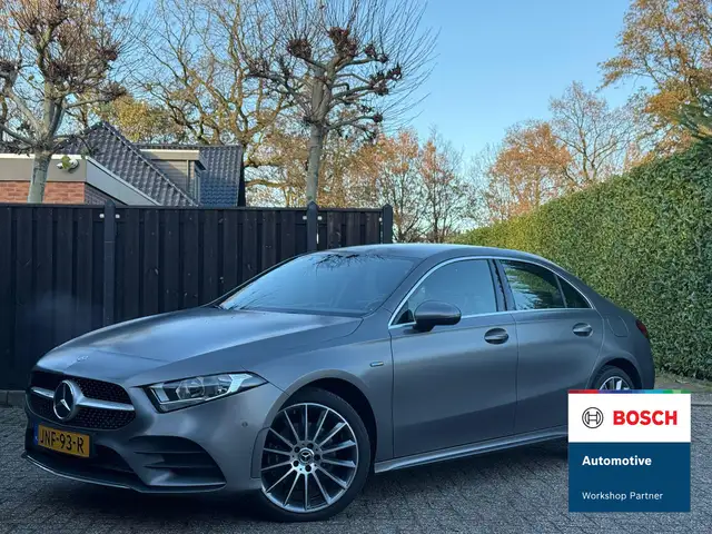 Mercedes-Benz A 250 e AMG Line