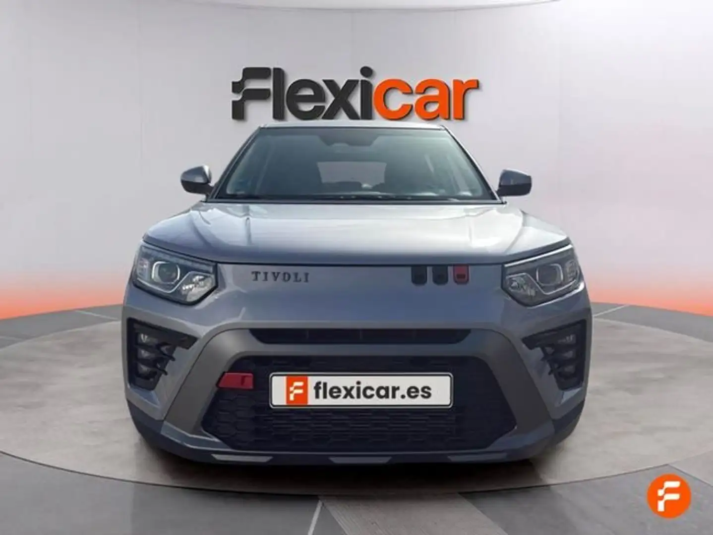 SsangYong Tivoli G15 Urban Plus 4x2 Aut. Gris - 2