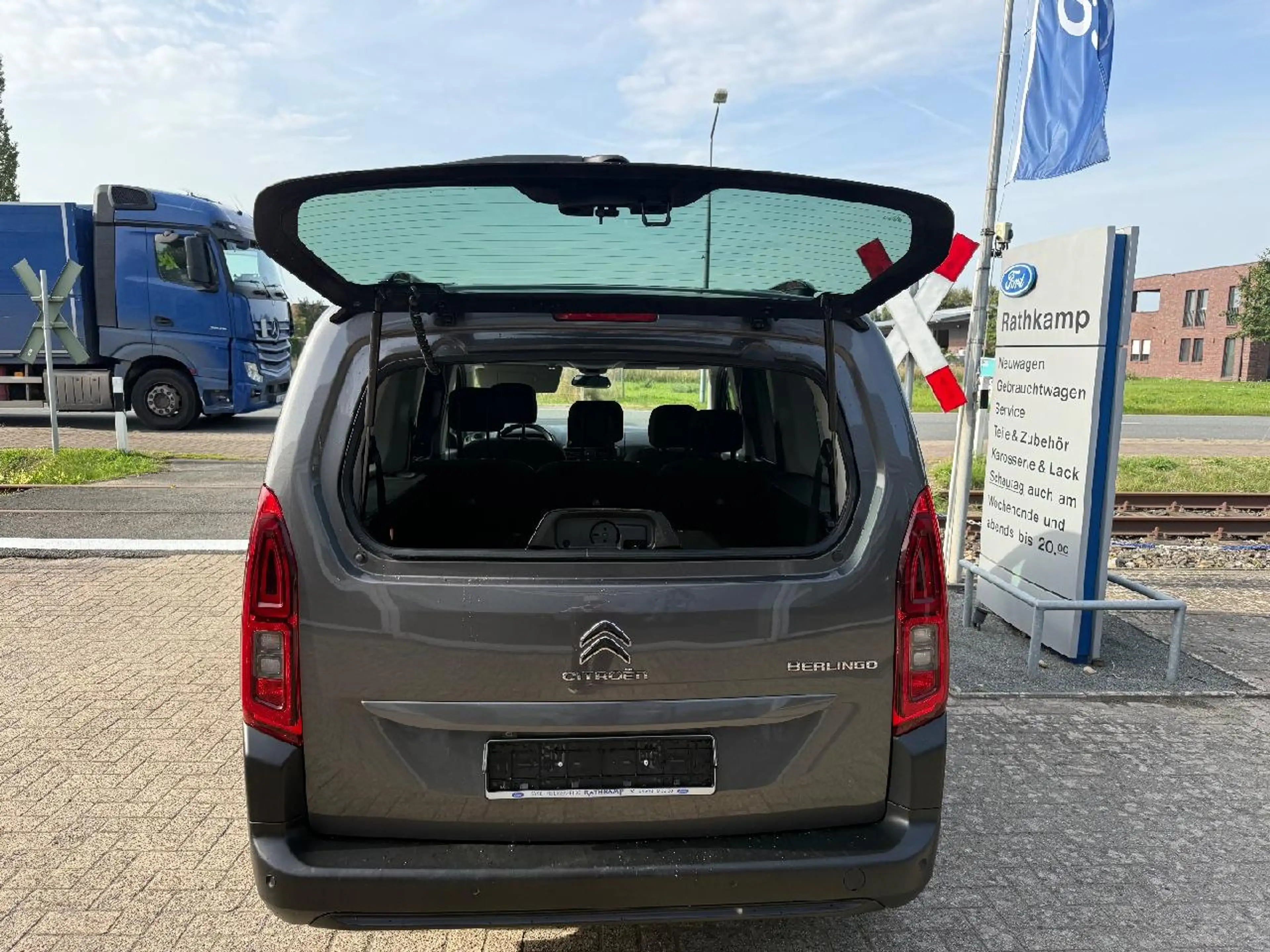 Citroen Berlingo Shine XL — photo 7