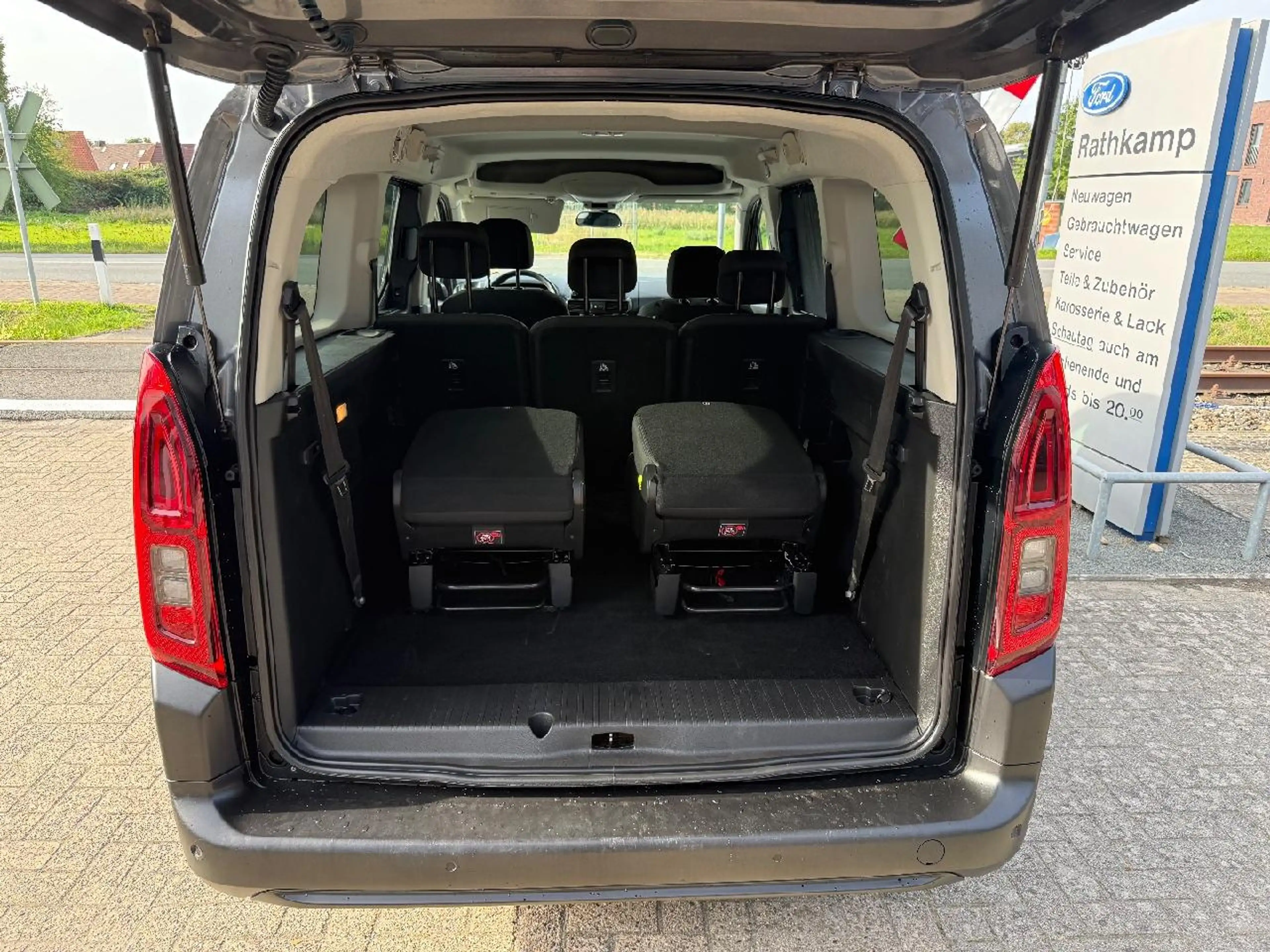 Citroen Berlingo Shine XL — photo 6