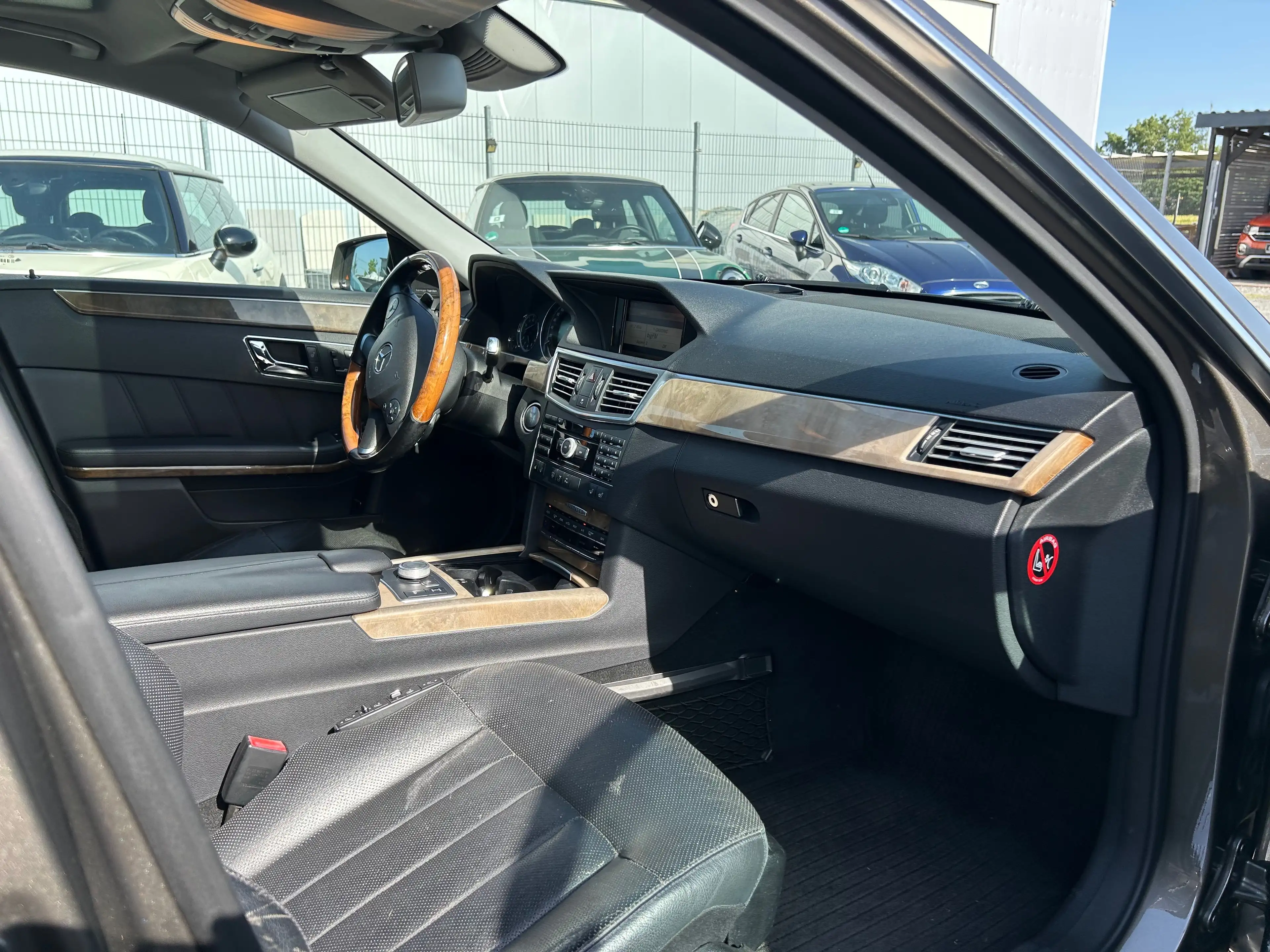 Mercedes-Benz E 350 E 350 CGI BlueEfficiency TOP Ausstattung — photo 13