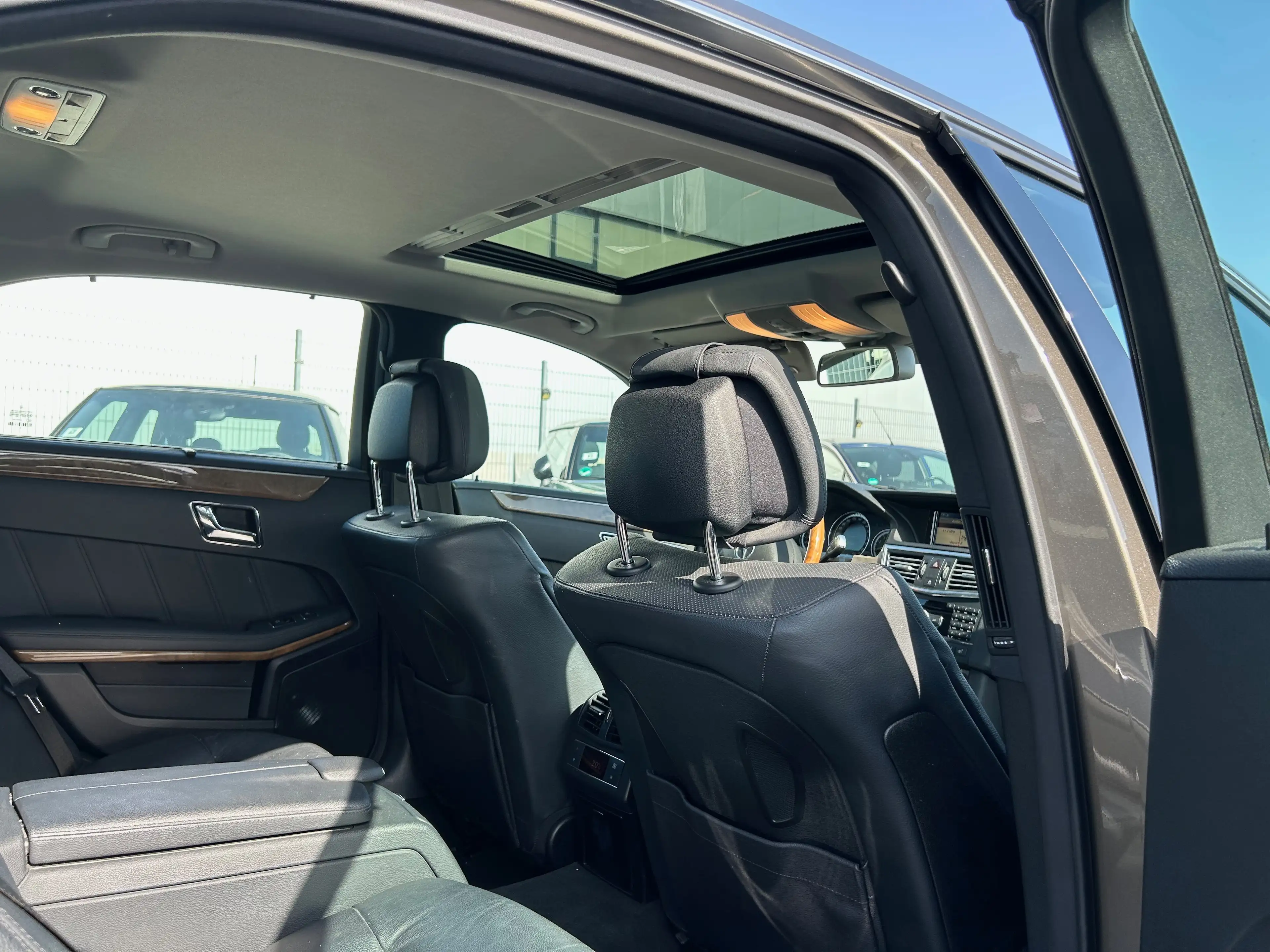 Mercedes-Benz E 350 E 350 CGI BlueEfficiency TOP Ausstattung — photo 12