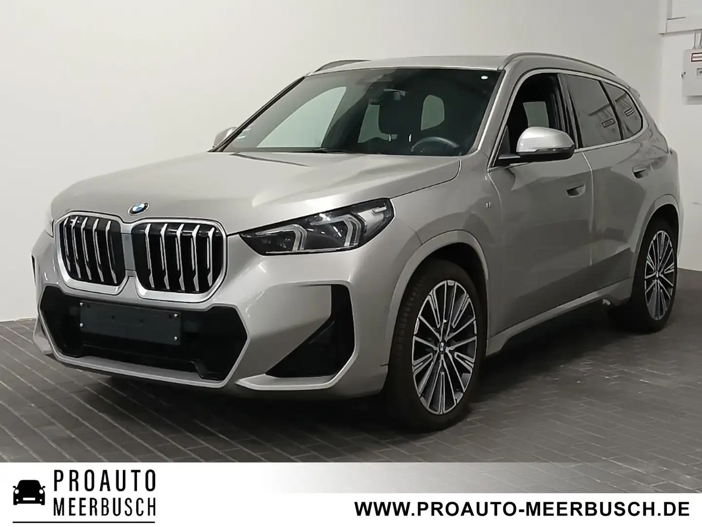 BMW X1 23d xDrive M Sport AHK/MASSAGE/MMRY/ADAPTLED Silber - 1