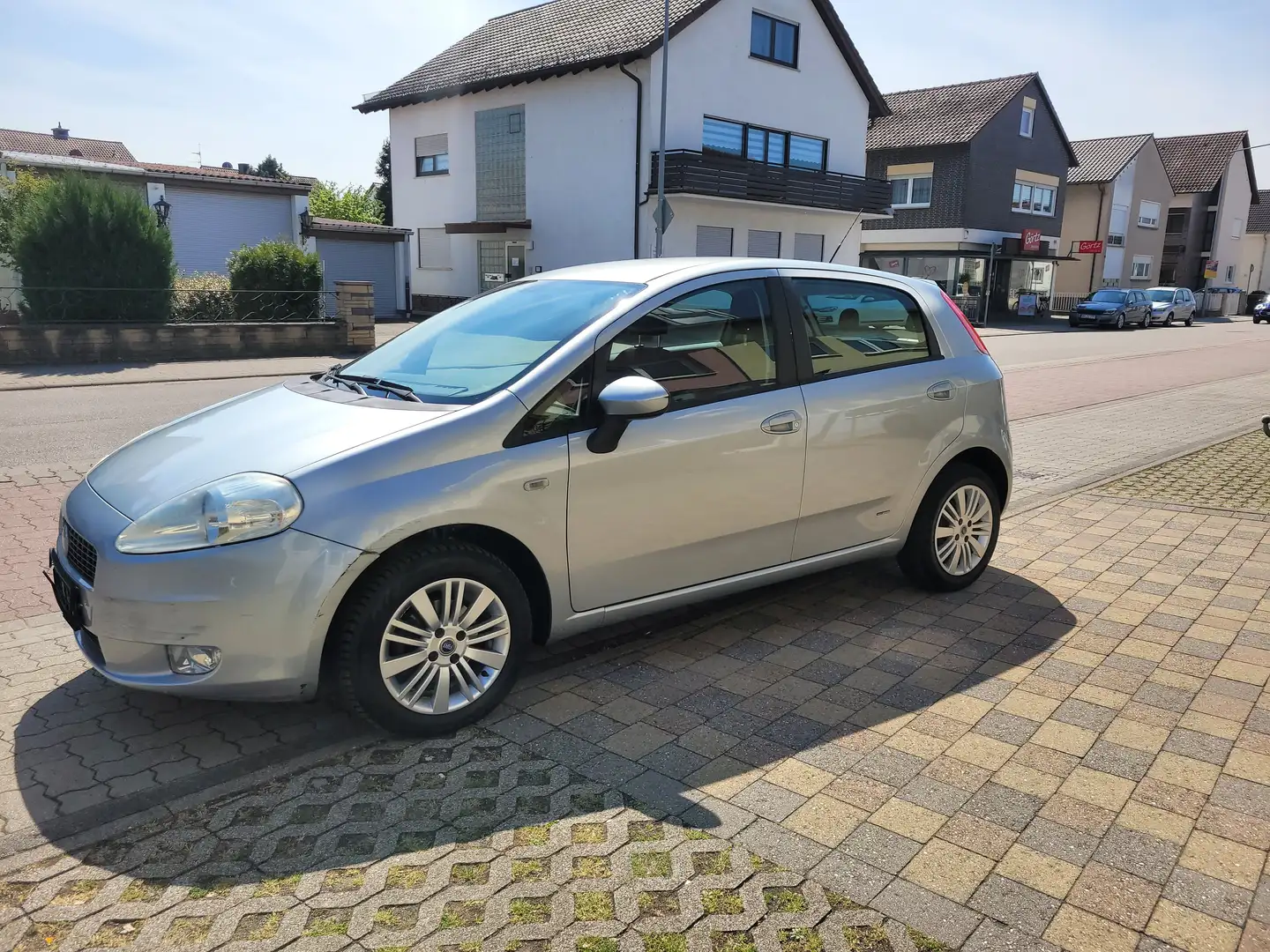 Fiat Grande Punto 1.4 8V DESIGN CIUCIARO Gris - 2