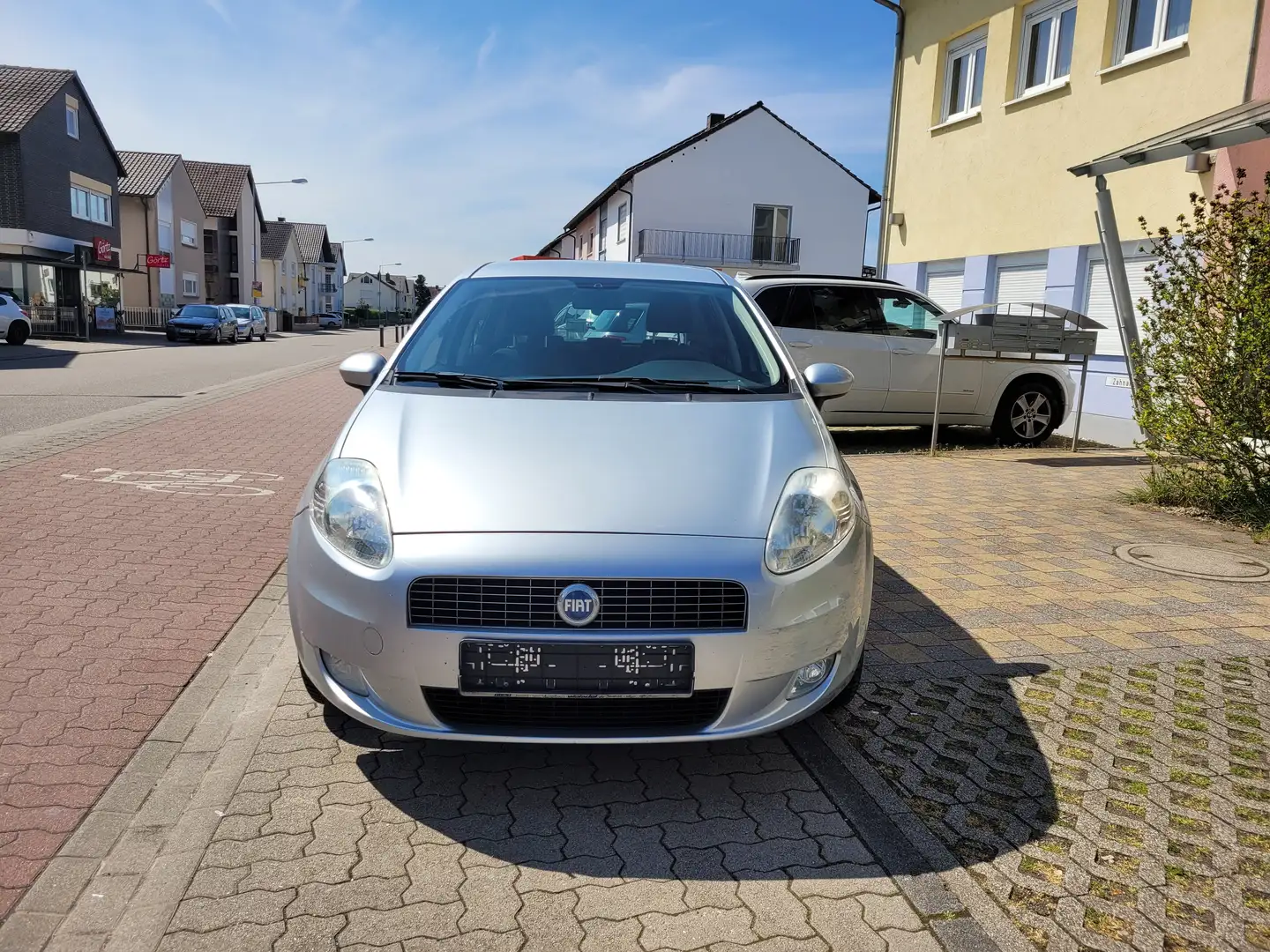 Fiat Grande Punto 1.4 8V DESIGN CIUCIARO Gris - 1