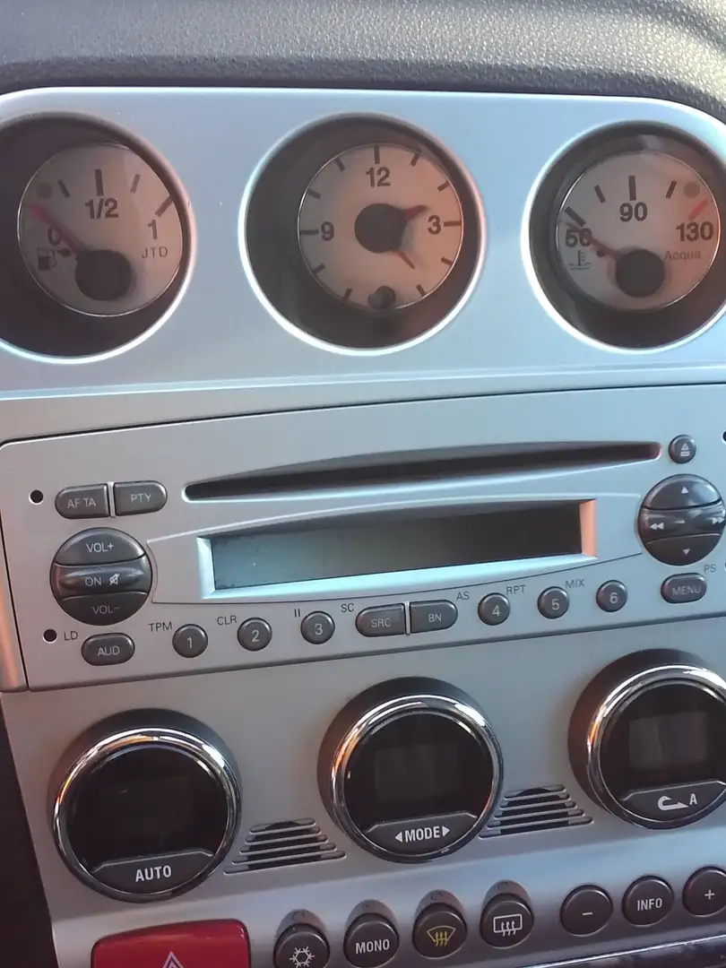 Alfa Romeo 156 156 SW 1.9 jtd 16v Distinctive 140cv Gris - 2