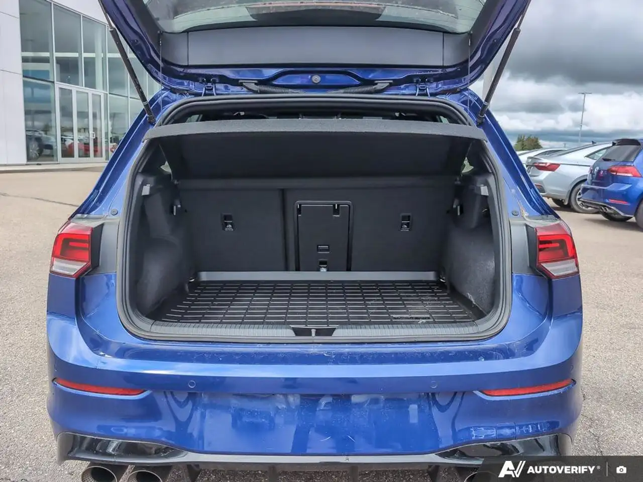 Volkswagen Golf R снимка Volkswagen Golf R