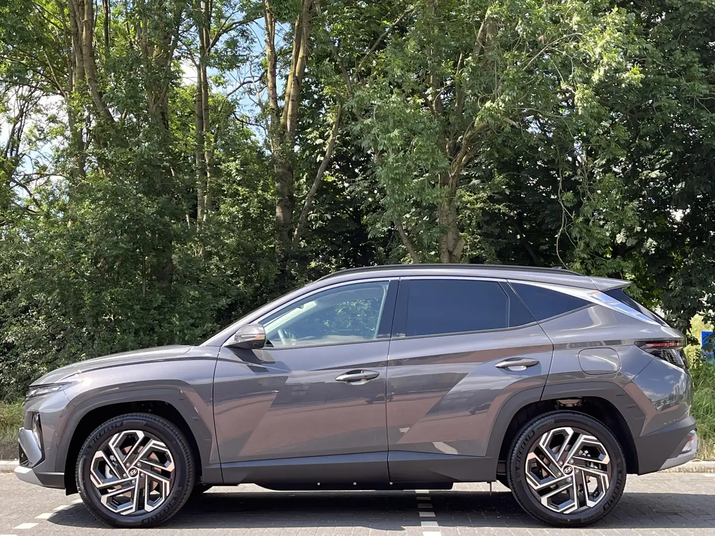 Hyundai TUCSON 1.6 T-GDI PHEV Premium 4WD | €8400 KORTING | HEAD- Grijs - 2