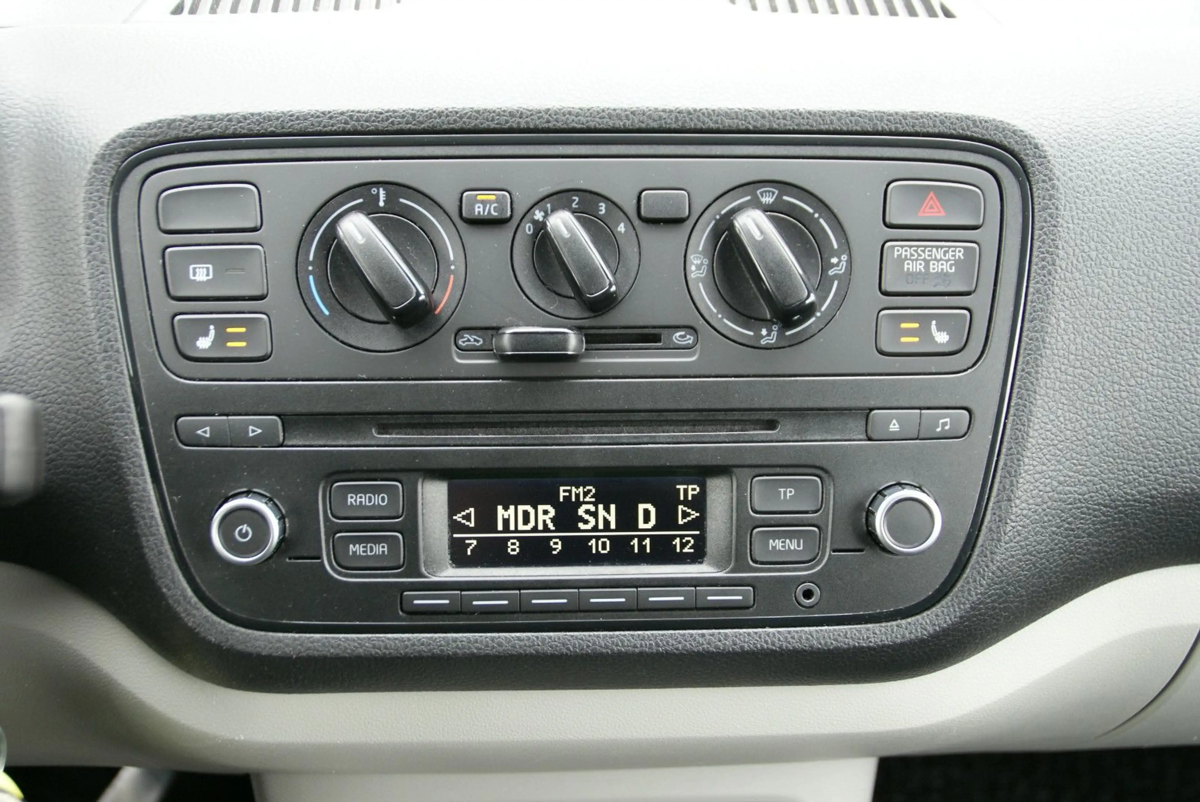 SEAT Mii Style 1.0 KLIMA SHZ EL.FH ZV FUNK — photo 12