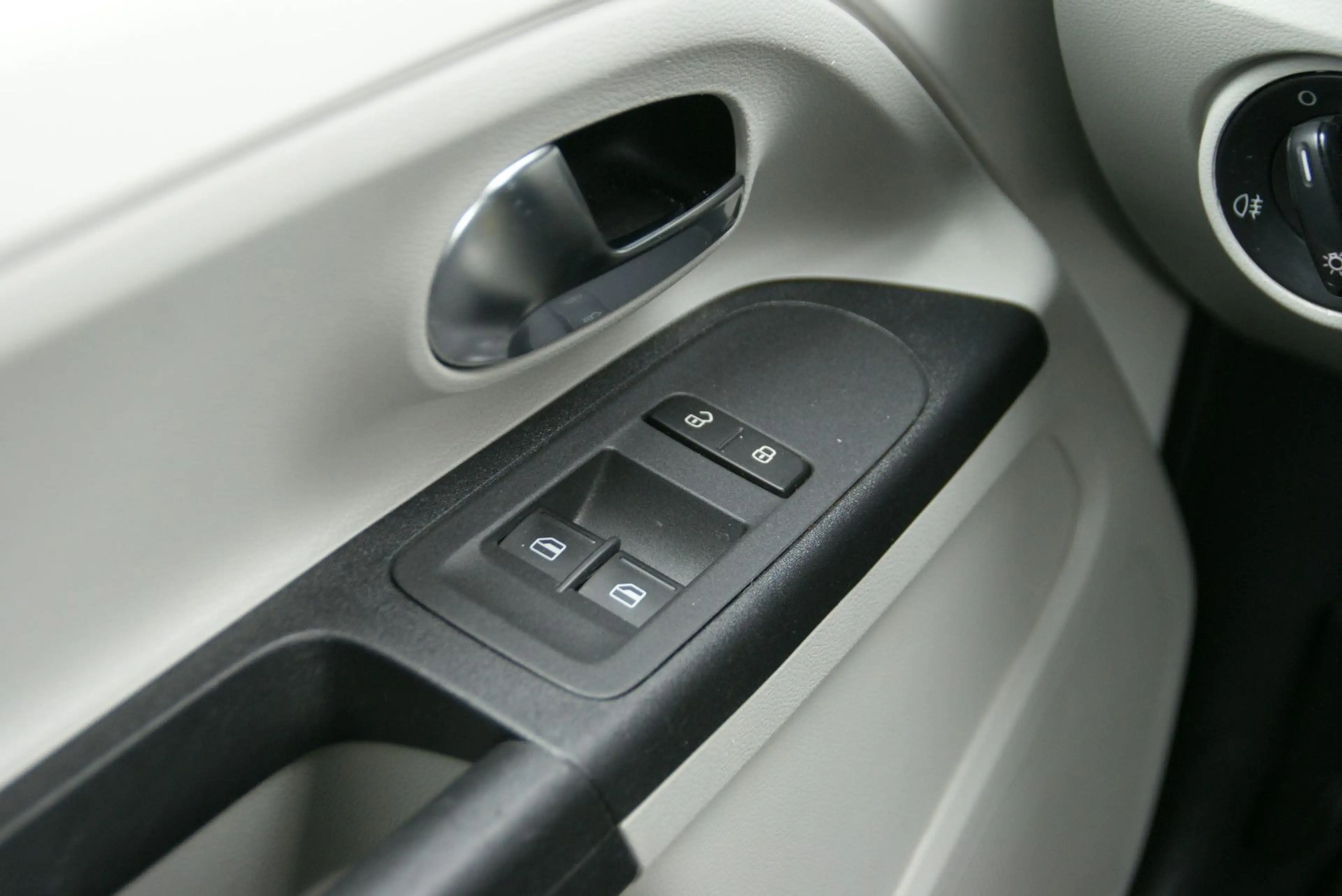 SEAT Mii Style 1.0 KLIMA SHZ EL.FH ZV FUNK — photo 11
