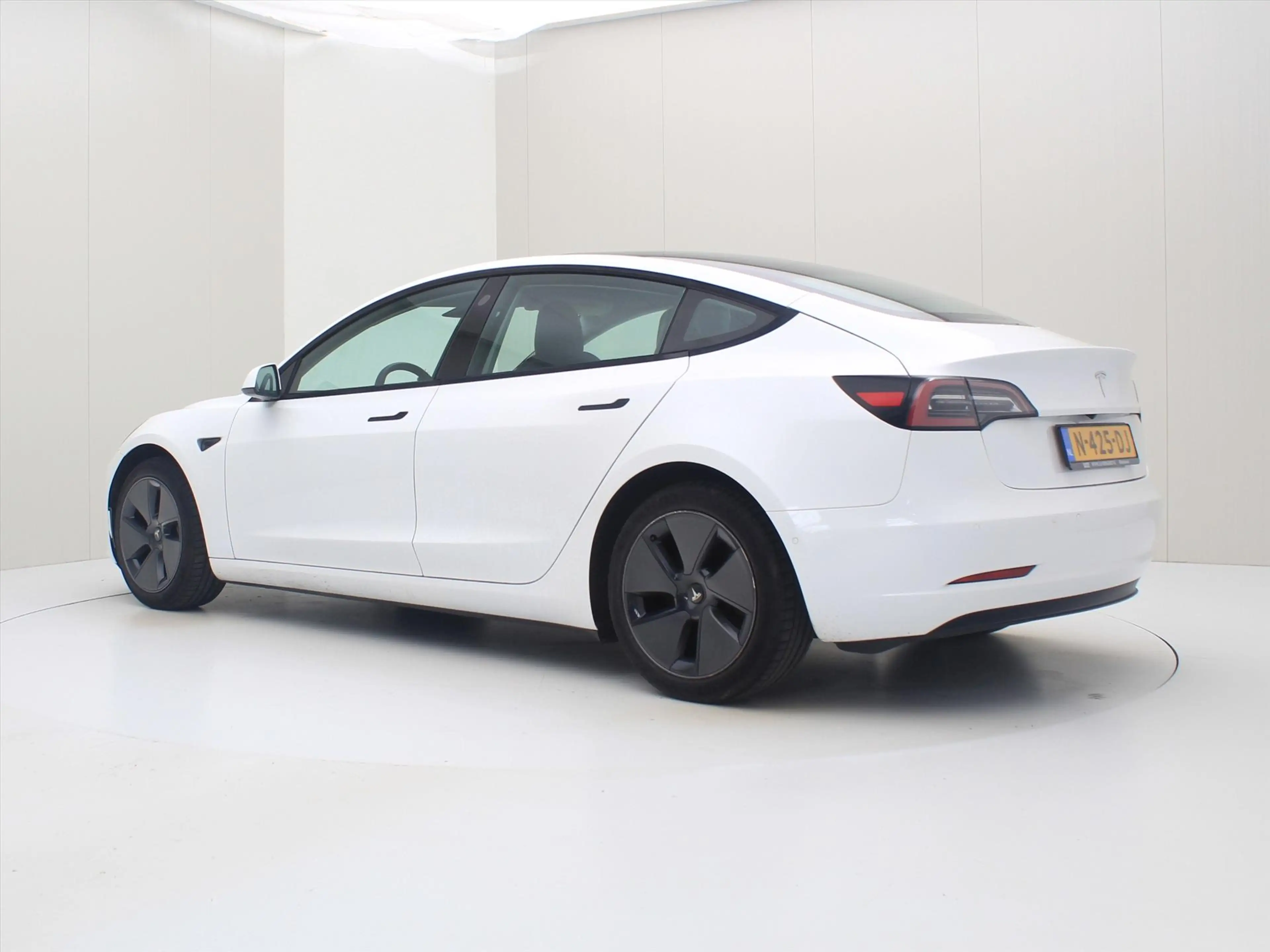 Tesla Model 3 Standard RWD Plus 90.5% SoH FACELIFT [ AUTOPILOT+L — photo 4