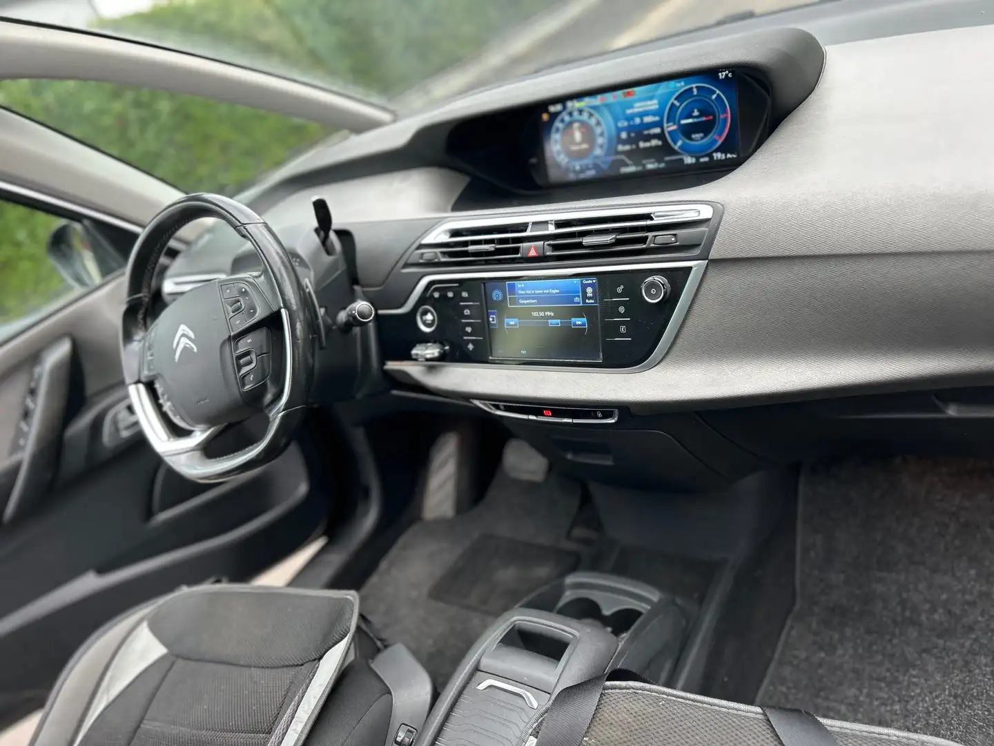Citroen C4 Picasso Automatik 1.6 HDi ETG6 Intensive Grau - 2