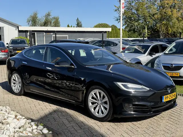 Tesla Model S view 2