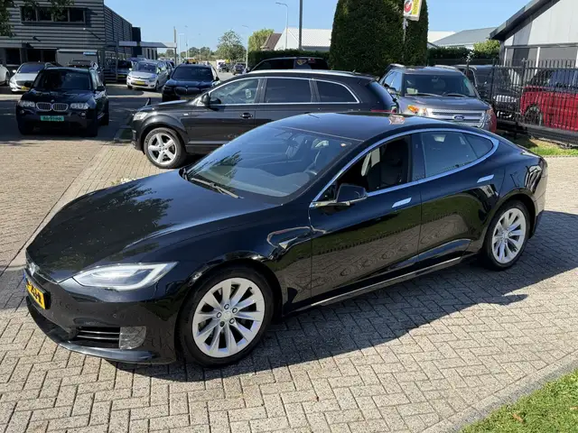 Tesla Model S view 14