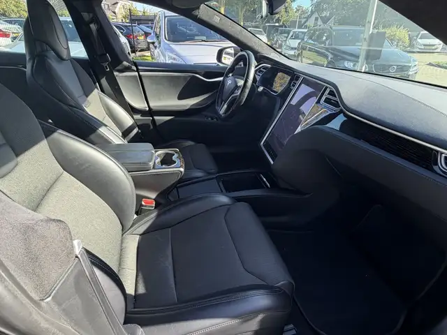 Tesla Model S view 3
