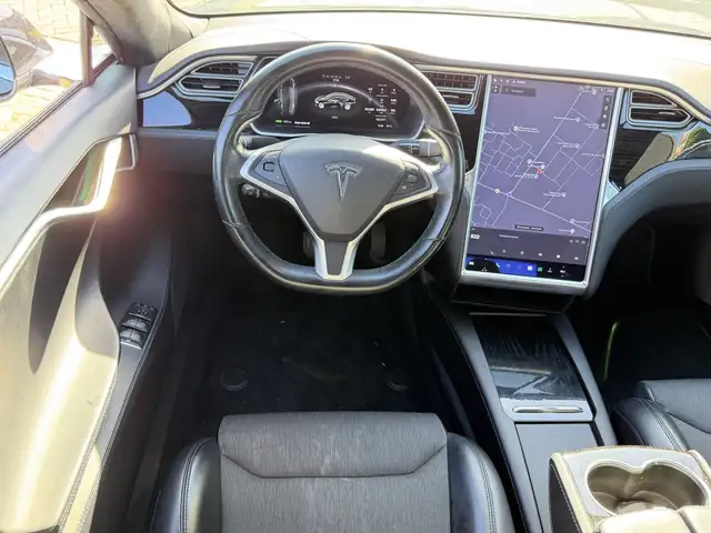 Tesla Model S view 4
