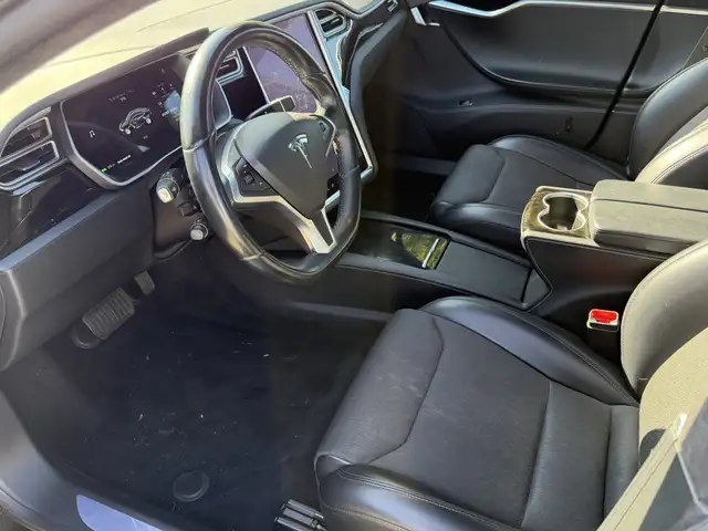 Tesla Model S view 5