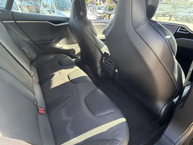 Tesla Model S view 7