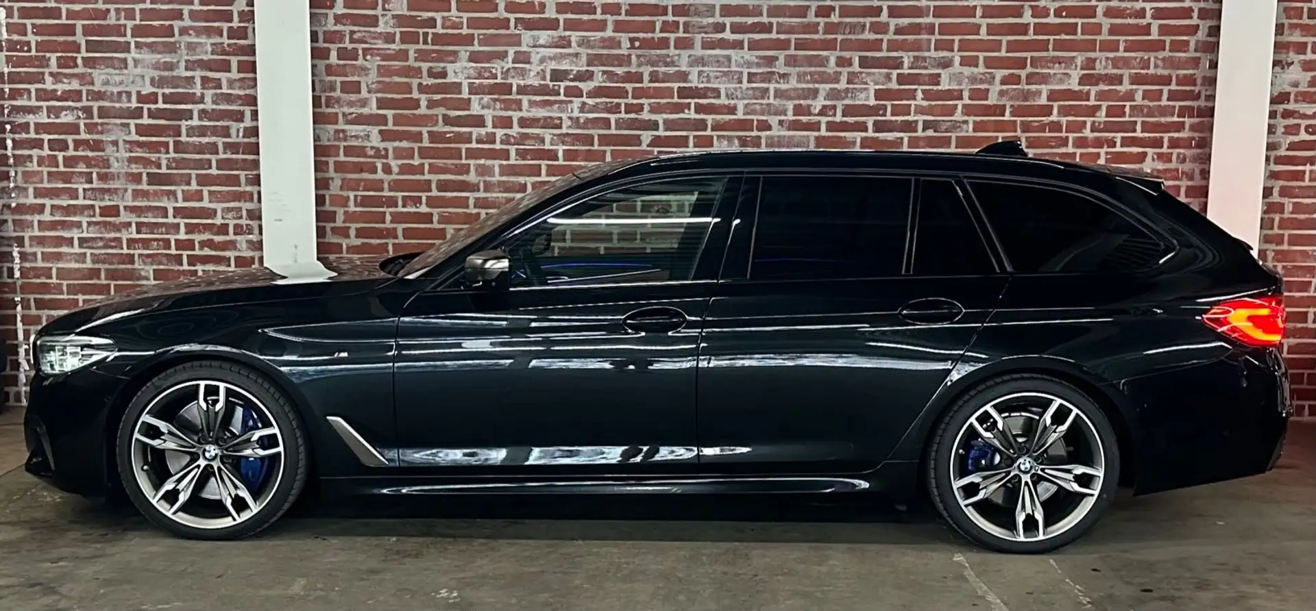 BMW 550 d Xdrive Touring LiveCockpit/ACC/PANO/360Kam Schwarz - 2