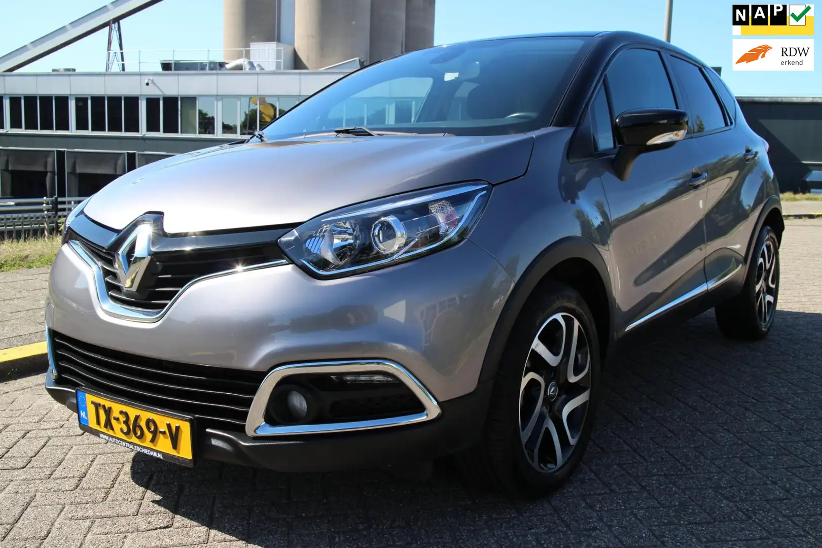 Renault Captur 1.2 TCe Dynamique Grijs - 1