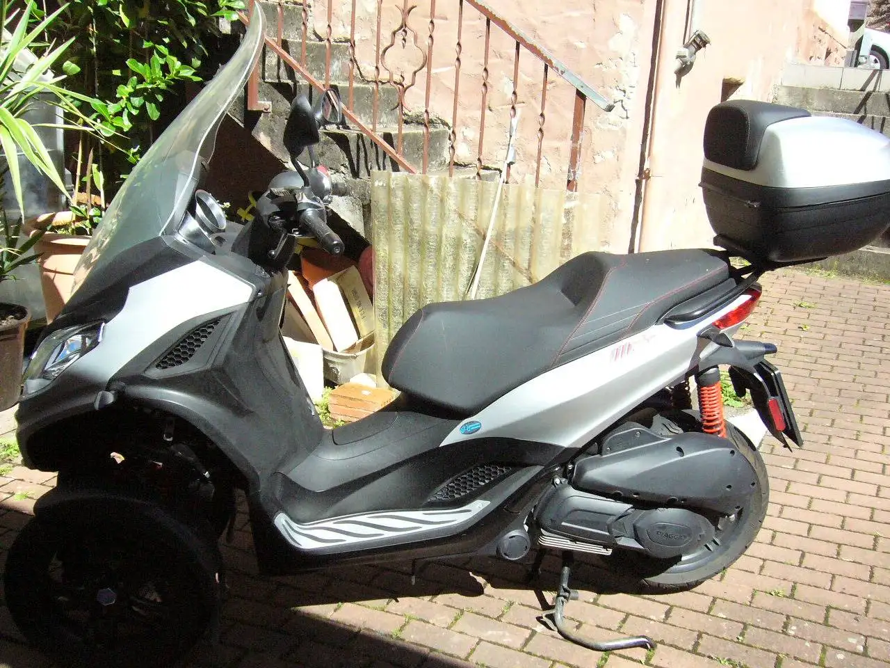 Piaggio MP3 300