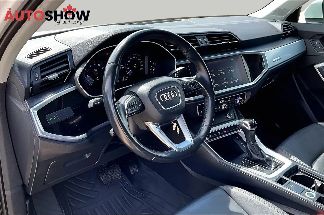 Audi Q3 снимка Audi Q3