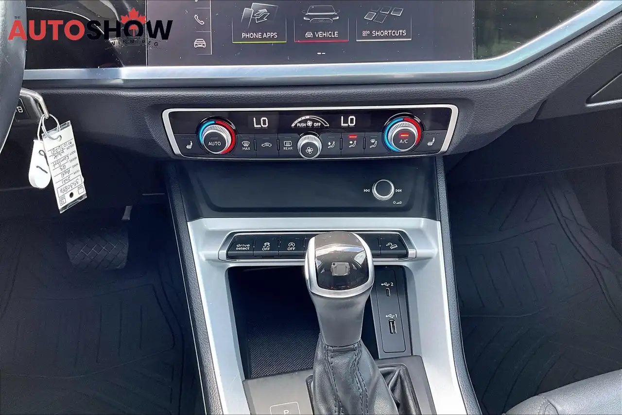 Audi Q3 снимка Audi Q3