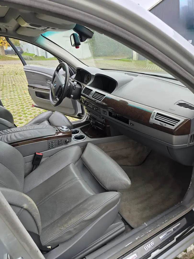 BMW 745 745i - 1