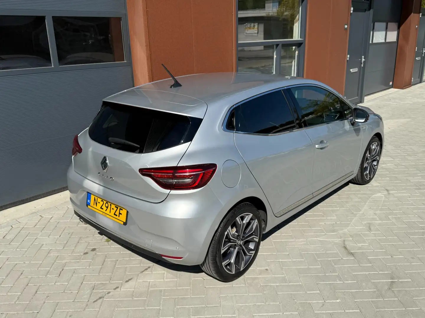 Renault Clio 1.0 TCe Intens | Digital Cockpit | NAVI | CarPlay Grijs - 2