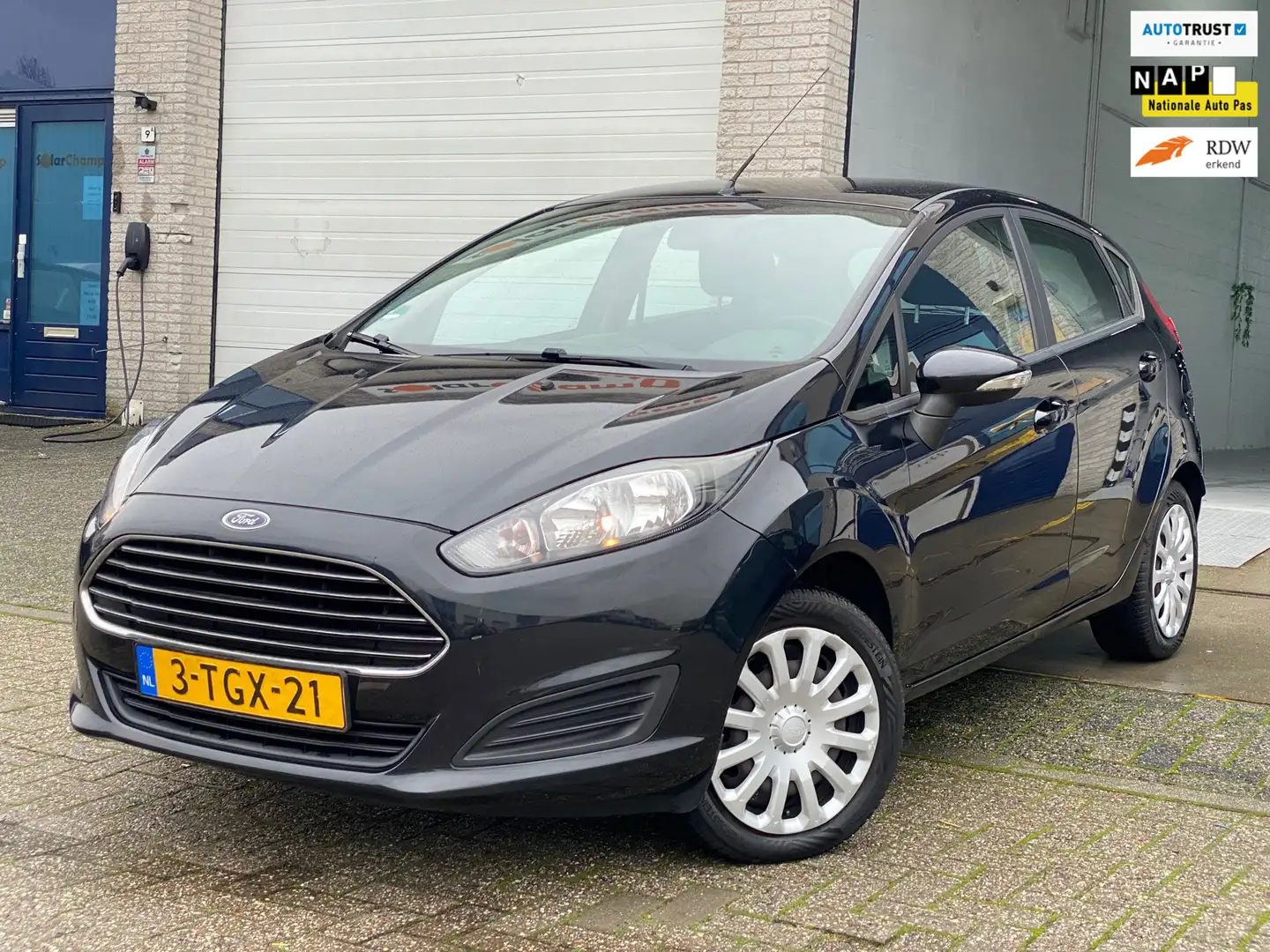 Ford Fiesta 1.0 Style/nap/3e EIG/ dealeronderhouden/ 1jaar apk Zwart - 1