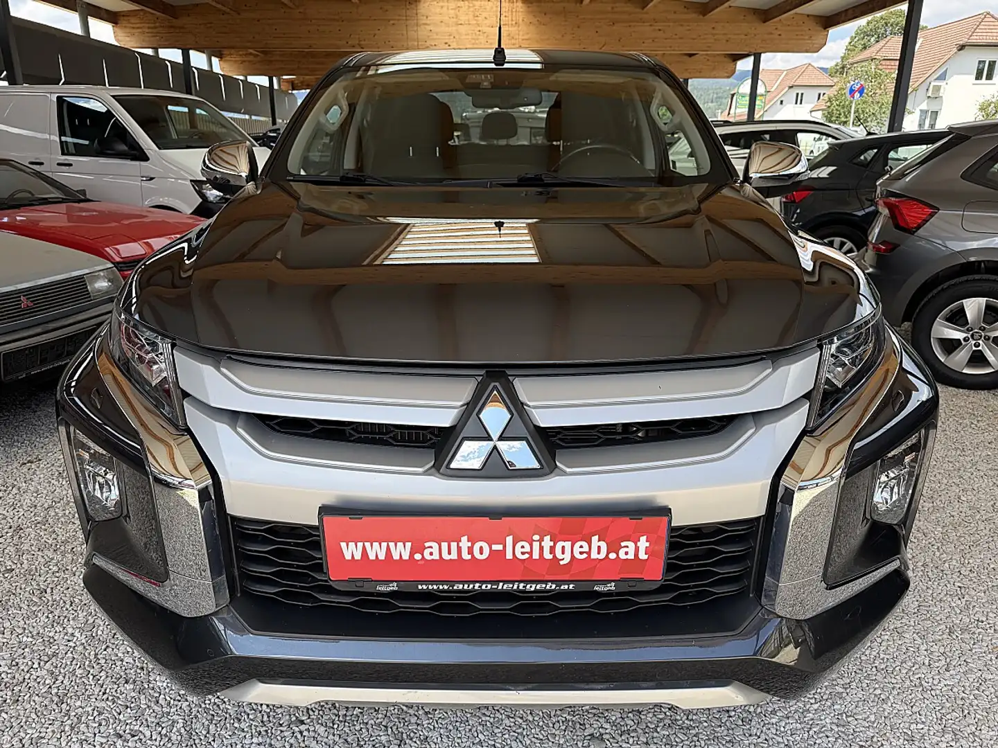 Mitsubishi L200 L 200 2,2 DI-D HP 4WD Doppelkabine Intense Aut. Grau - 2