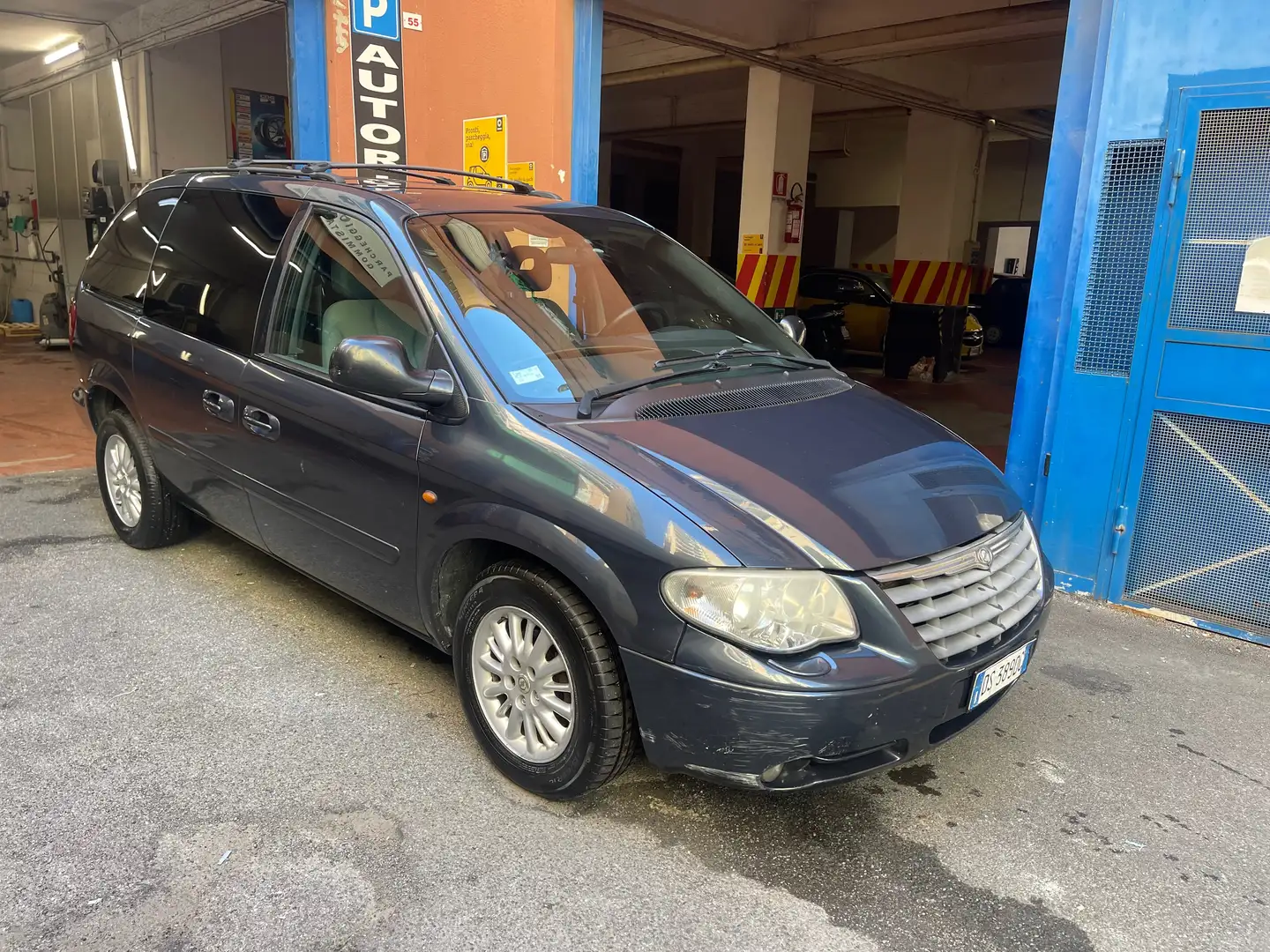Chrysler Voyager Voyager 2.8 crd LX Szary - 2
