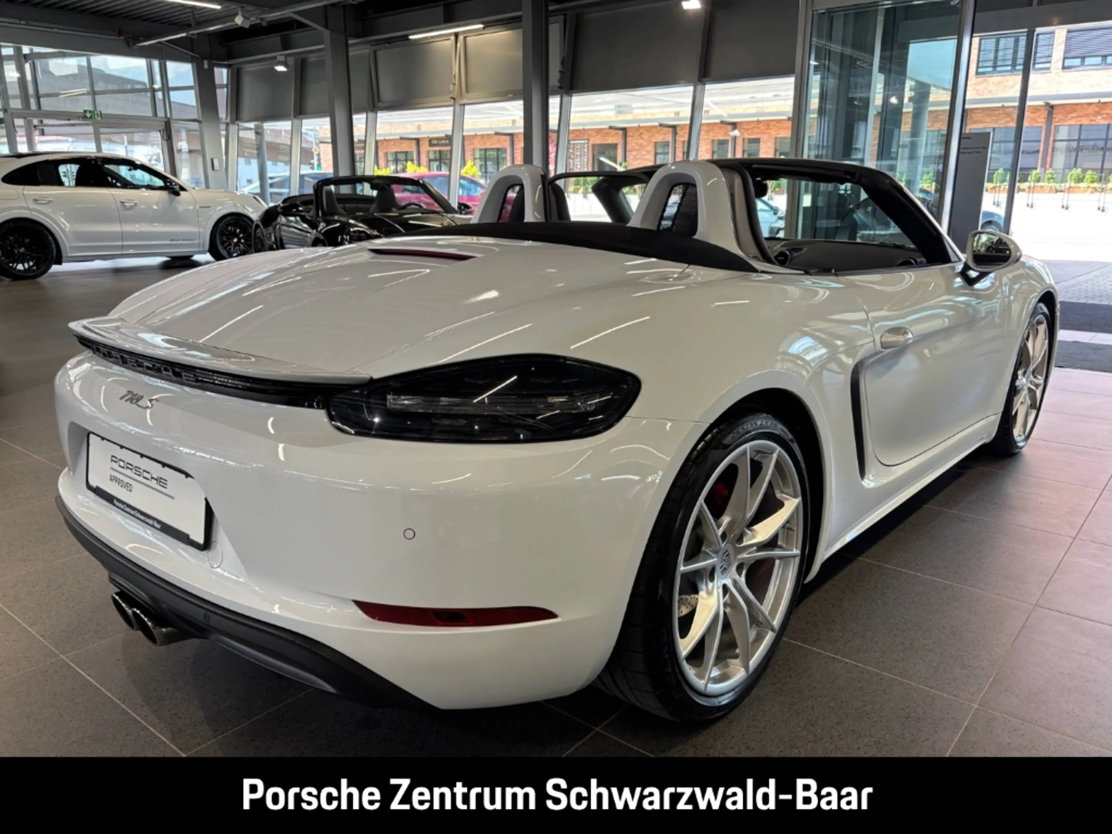 Porsche Boxster 718 S — photo 8