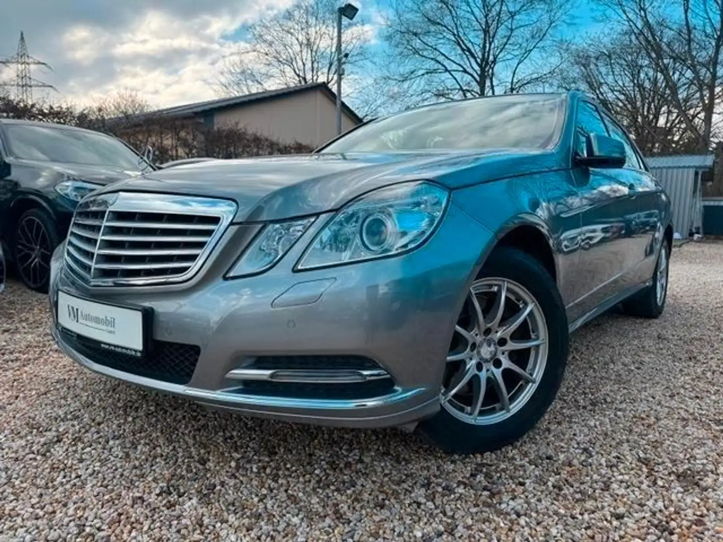Mercedes-Benz E 300 BlueEFFICIENCY Pano*Navi*Tempo*SitzHz. Grey - 1