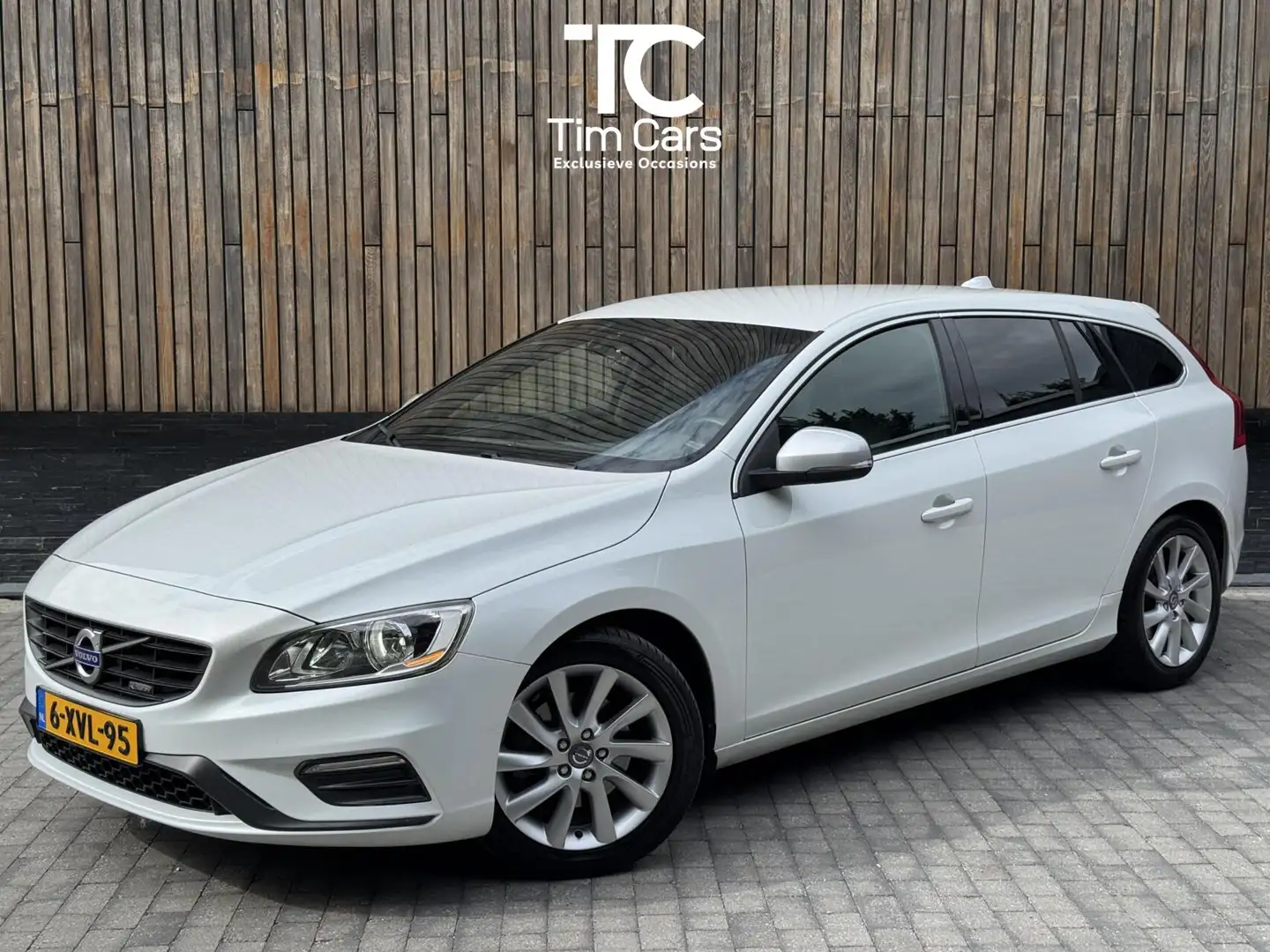 Volvo V60 2.0 D4 R-Design 181pk | Navigatie | Cruise control Weiß - 1