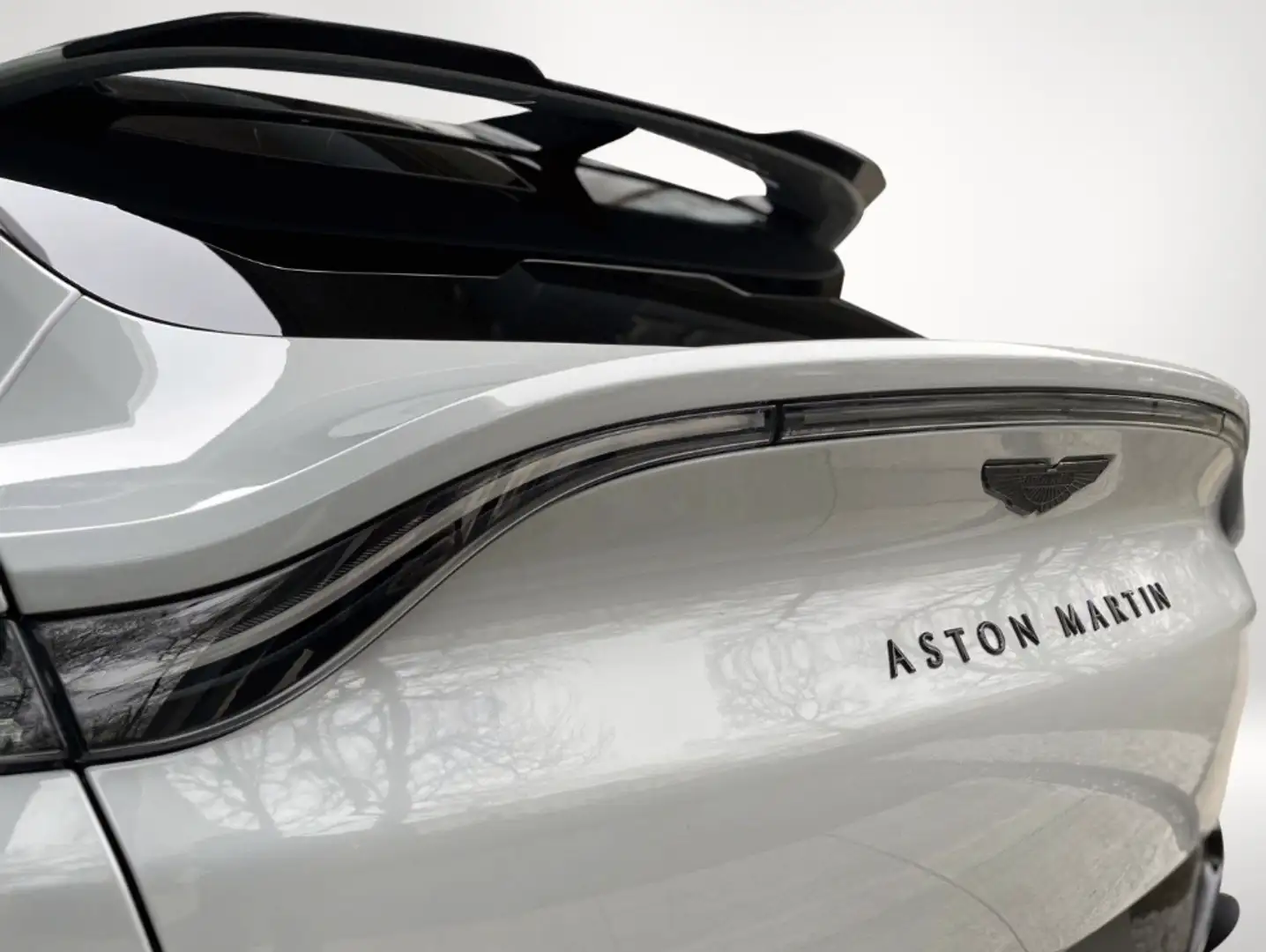Aston Martin DBX Todoterreno Automático de 5 Puertas bijela - 2