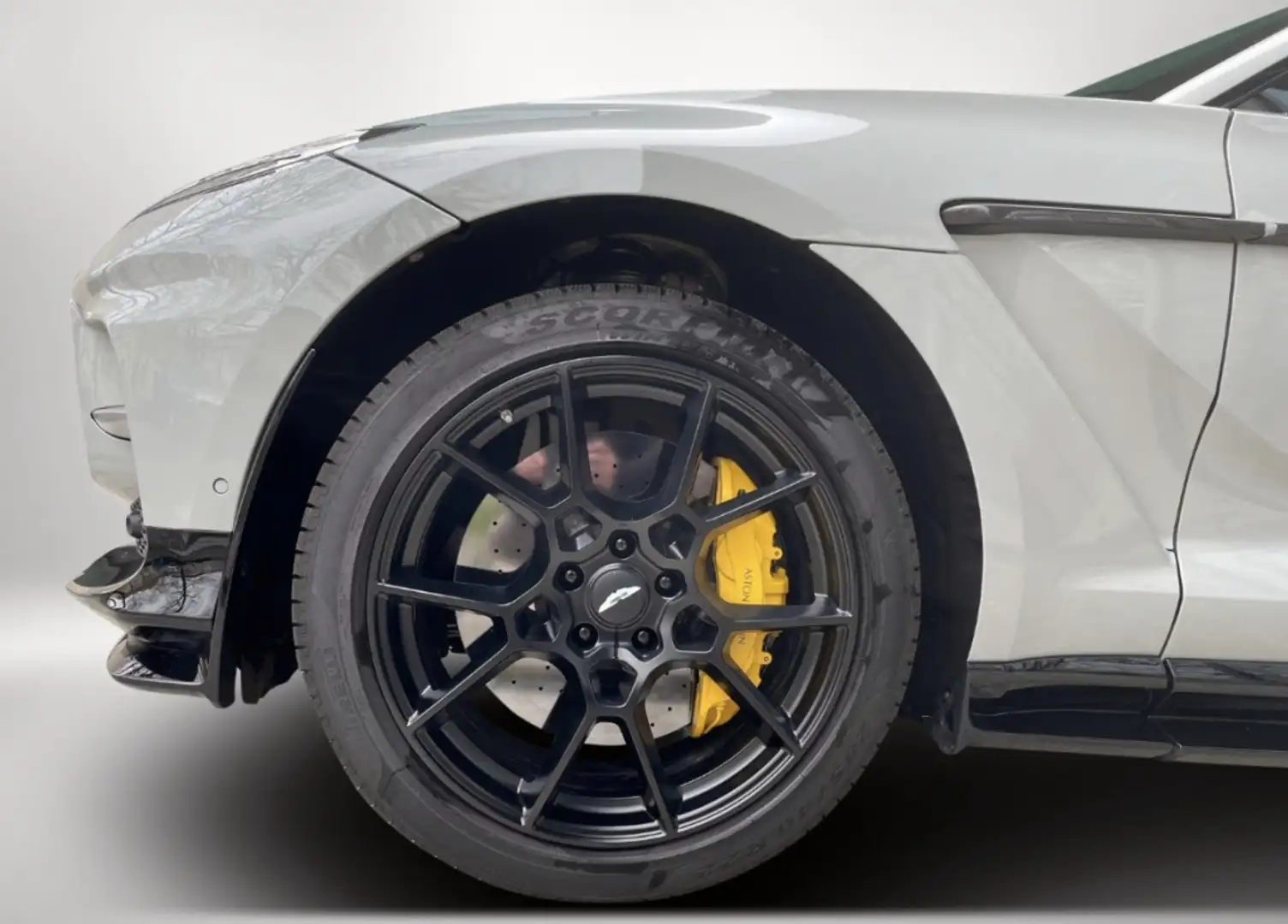 Aston Martin DBX Todoterreno Automático de 5 Puertas bijela - 1