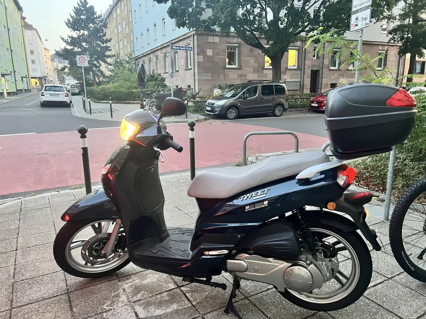 Peugeot Tweet Tweet 150i ABS Modrá - 1