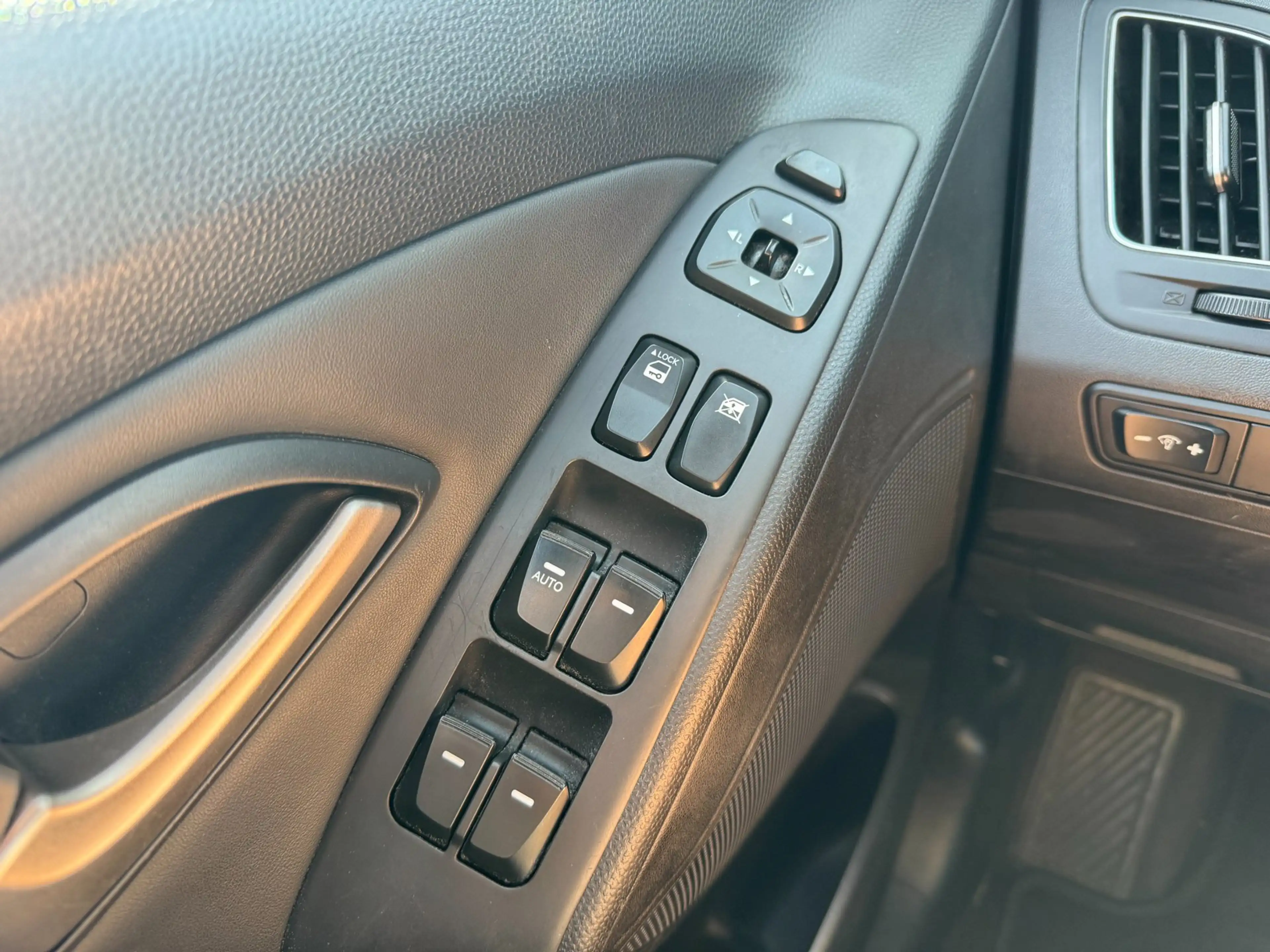 Hyundai iX35 2.0i i-Catcher **PANODAK + CAMERA + THAAK + KEYLES — photo 26